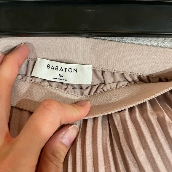 Dusty rose Babaton / Aritzia elastic waist midi pleated skirt - Picture 2 of 3